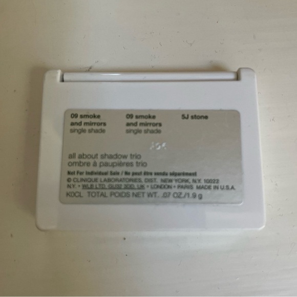 Clinique Cosmetic Bag with Product - Picture 6 of 7